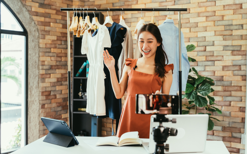 Tối ưu hoá chiến lược Marketing cùng dịch vụ Booking KOL/KOC chuyên nghiệp từ Sunrise Agency 5 KOL thường thiên về tính chuyên môn, KOC lại ưu tiên lựa chọn tính chân thực trải nghiệm