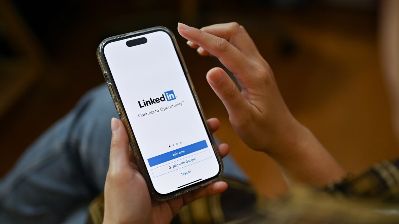 LinkedIn là nơi lý tưởng để khẳng định uy tín và xây dựng hình ảnh chuyên nghiệp.