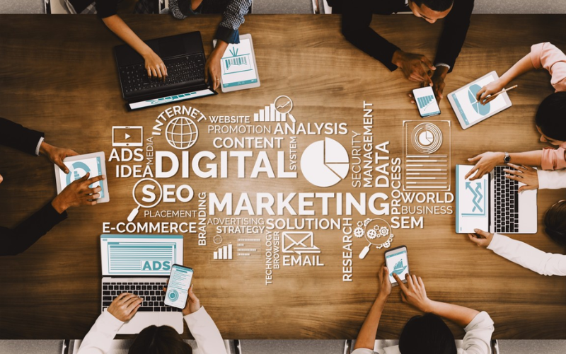 Phòng Marketing thuê ngoài là gì? Vì sao đây là giải pháp Marketing toàn diện cho các doanh nghiệp hiện nay? 5 Phòng Marketing thuê ngoài của Agency sẽ cung cấp đầy đủ các vị trí mà một phòng Marketing cơ bản có.
